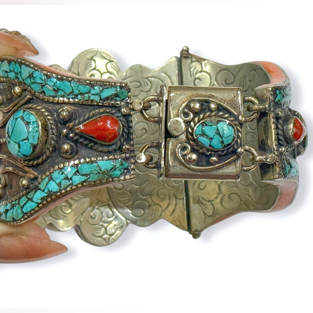 Vintage Tibetan / Nepali Silver Hinged Bracelet with Turquoise and Coral - Picture 12 of 16